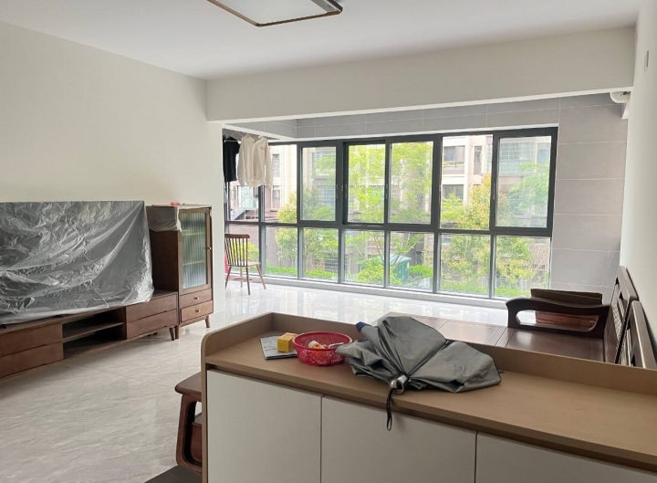 四室一厅，双阳台，一厨两卫